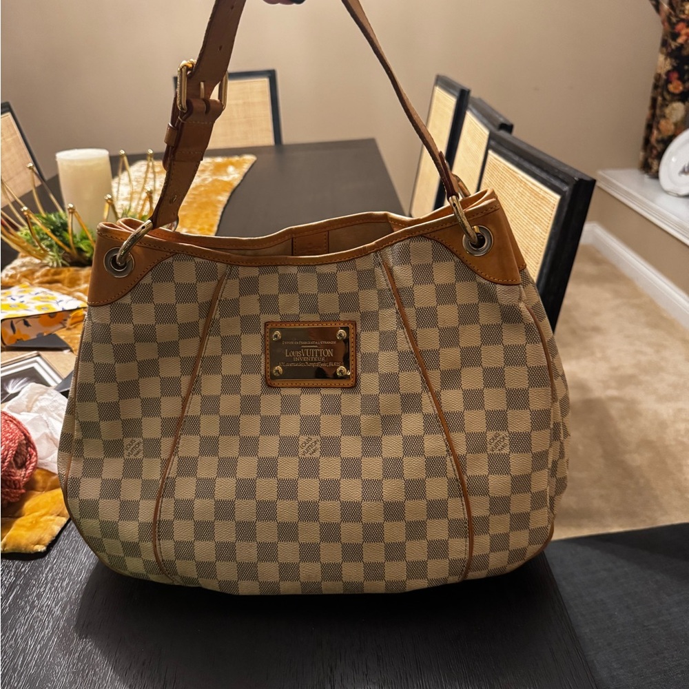 Beige should bag
